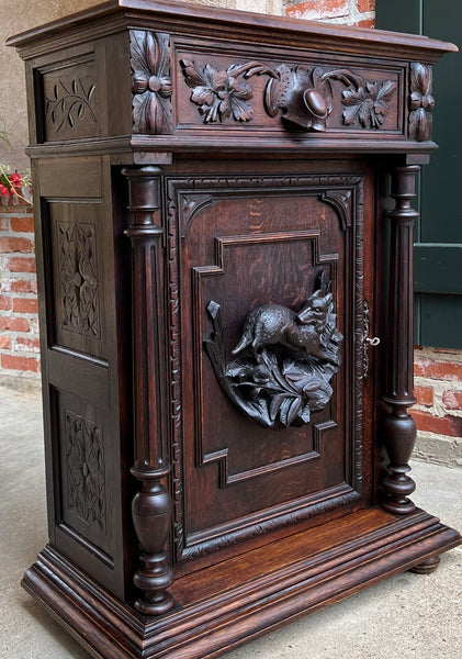 19th century French Hunt Cabinet Carved Oak Black Forest Lodge Foyer Sideboard